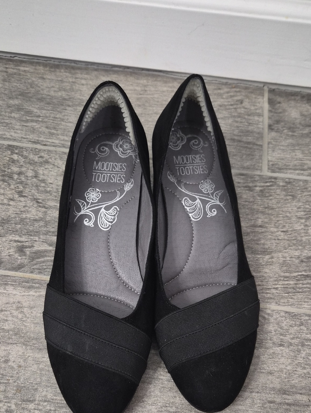 Mootsies Tootsies Black Pointed-Toe Slip-On Flats with Banded Vamp